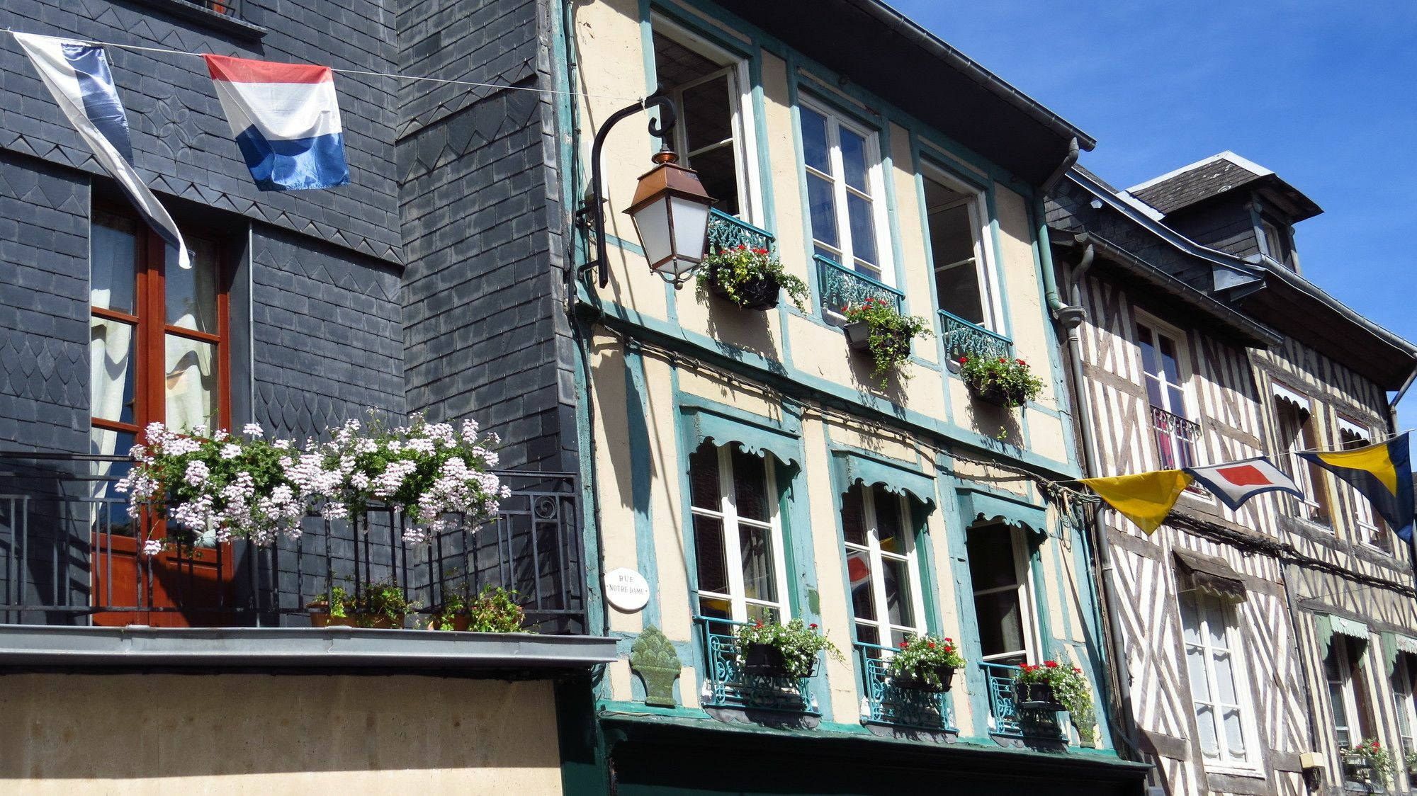 Le Notre Dame Apartment *